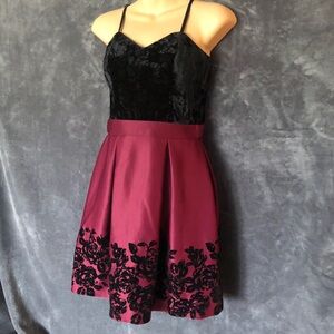 CHARLOTTE RUSSE Maroon & Black Dress.   gw163
